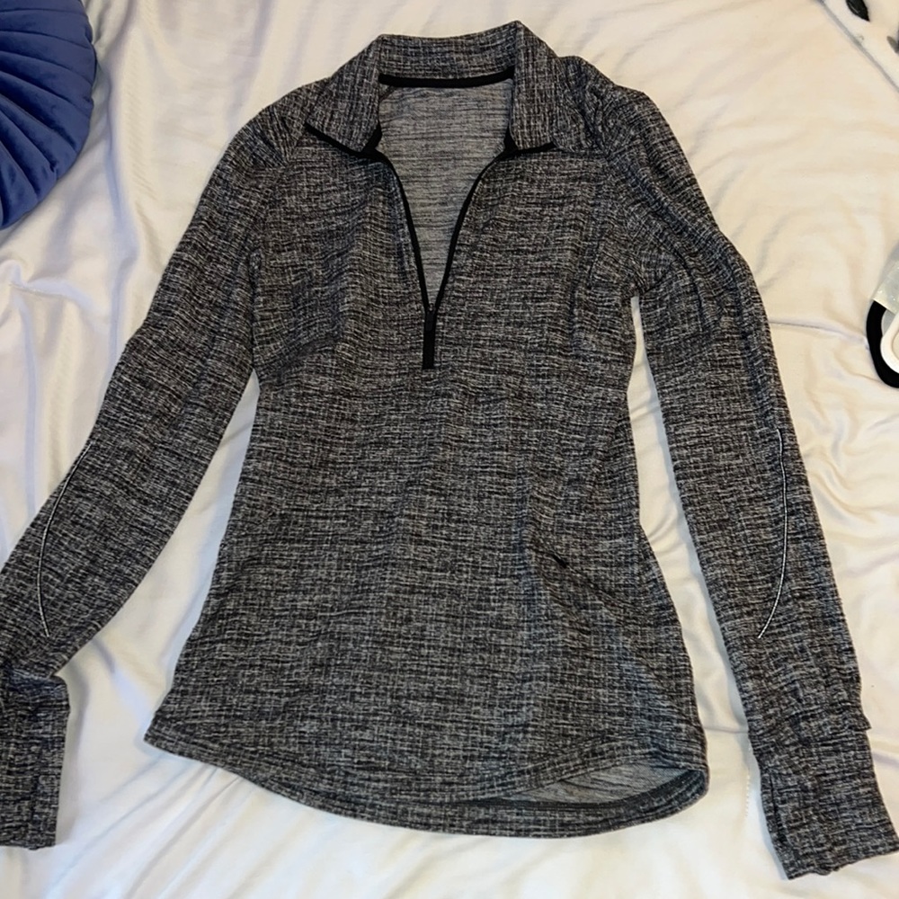 Lululemon Size 2 Long Sleeve Quarter Zip Top